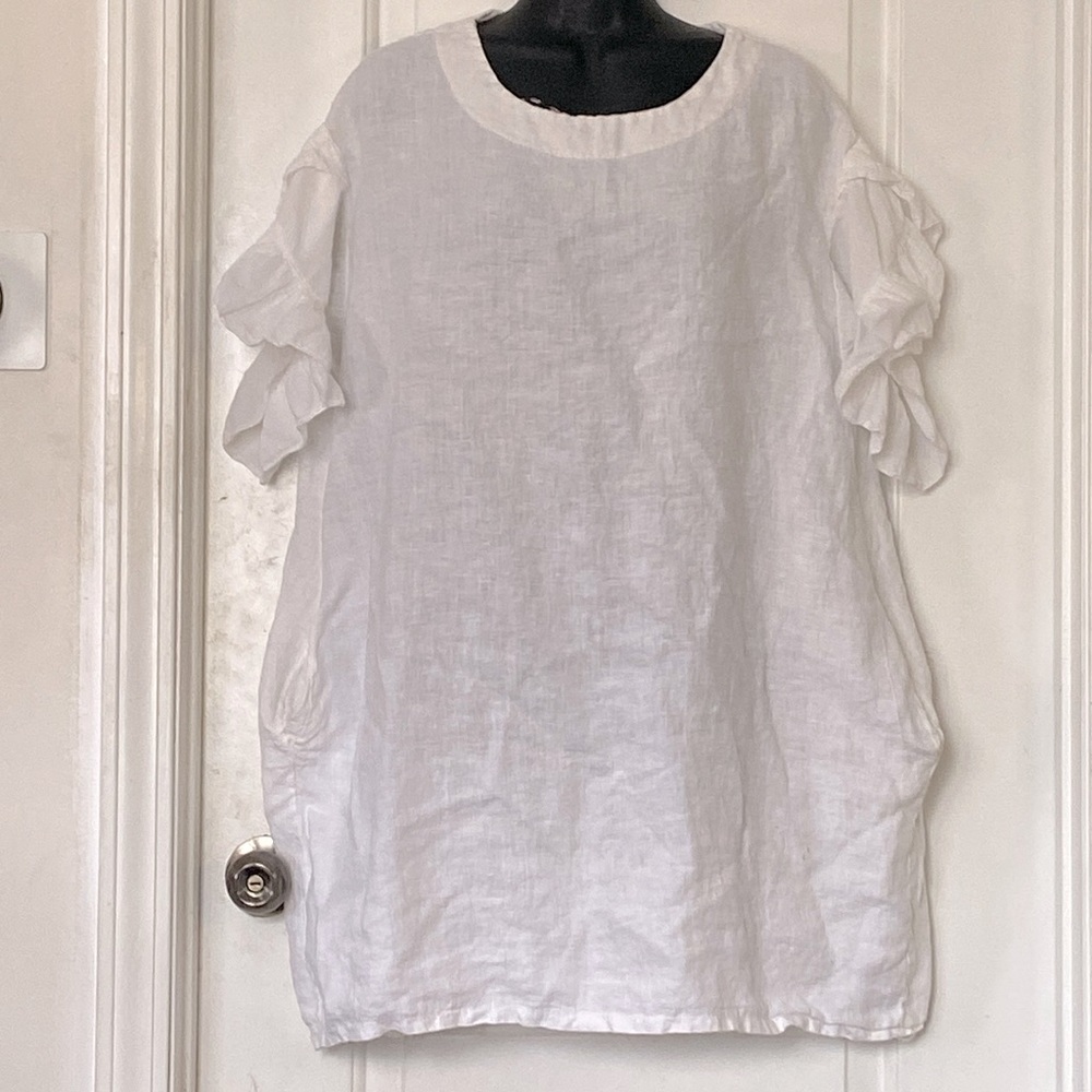 Giuseppa cool and cute white linen oversized tunic with short ruffled sleeves